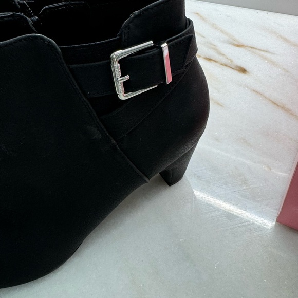 Short 3 inch heel boots - Picture 3 of 8